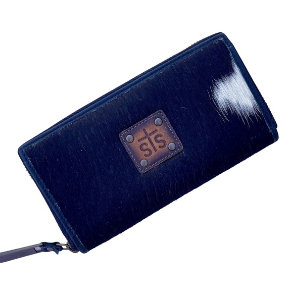 STS Ranchwear Black Wallet Sleek Design Zip-Around - Picture 1 of 5